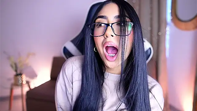 Snapshot of Sara_albrecht chatting on 12/27/24, 12:34 Sara albrecht online show from 12/27/24, 12:34