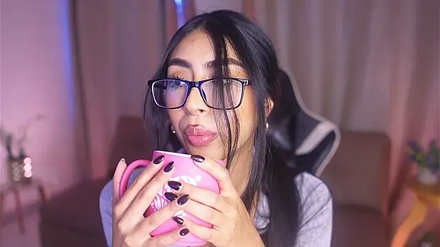 Snapshot of Sara_albrecht chatting on 01/17/25, 03:53 Sara albrecht online show from 01/17/25, 03:53