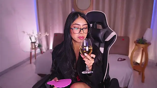 Snapshot of Sara_albrecht chatting on 02/14/25, 12:47 Sara albrecht online show from 02/14/25, 12:47