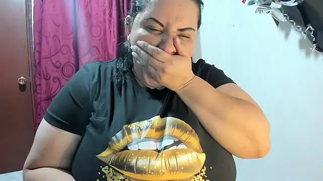 Snapshot of tetasgrandes_karol chatting on 01/05/25, 02:38 tetasgrandes karol online show from 01/05/25, 02:38