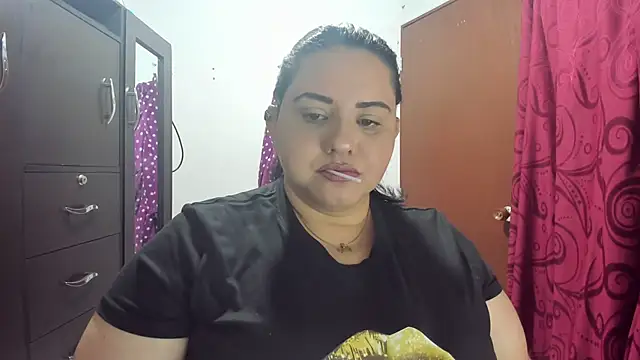 Snapshot of tetasgrandes_karol chatting on 01/21/25, 08:21 tetasgrandes karol online show from 01/21/25, 08:21