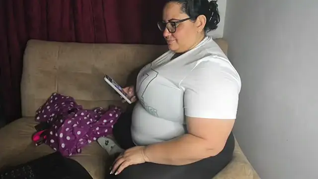 Snapshot of tetasgrandes_karol chatting on 10/21/25, 05:24 tetasgrandes karol online show from 10/21/25, 05:24