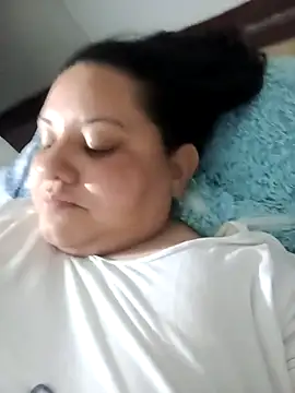 Snapshot of tetasgrandes_karol chatting on 12/16/25, 05:45 tetasgrandes karol online show from 12/16/25, 05:45