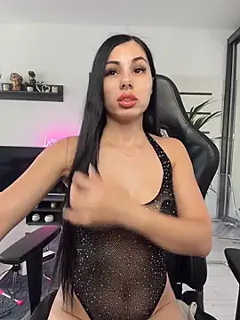 Snapshot of Beauty_Anne chatting on 06/19/26, 07:01 Beauty Anne online show from 06/19/26, 07:01
