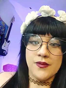 ItsNaiixa online show from 12/17/24, 10:22