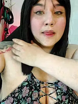 ItsNaiixa online show from 10/05/25, 07:23