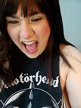 ItsNaiixa online show from 05/03/26, 05:19