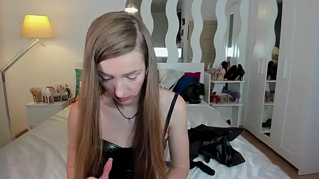 KateRedgar online show from 02/26/25, 03:41