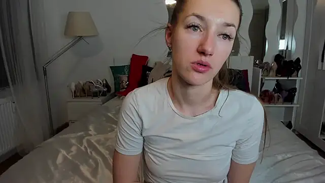 KateRedgar online show from 03/22/25, 11:53