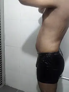 Snapshot of hottboy_39 chatting on 10/23/25, 12:48 hottboy 39 online show from 10/23/25, 12:48