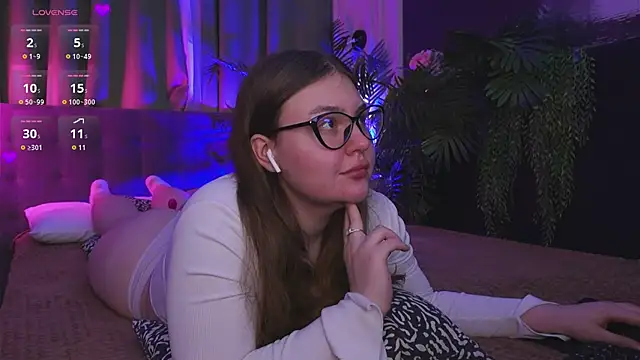 Mia  Peach online show from 12/05/24, 10:12