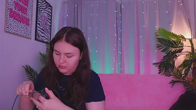 Mia  Peach online show from 03/12/25, 10:39