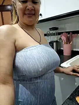 lamorbosa37 online show from 02/05/25, 06:37