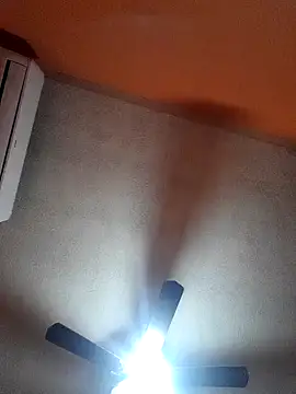 miicheele32 online show from 01/28/25, 08:36