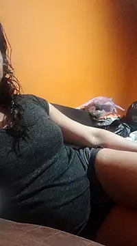 miicheele32 online show from 02/03/25, 08:57