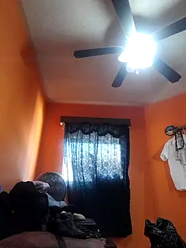 miicheele32 online show from 03/18/25, 06:04