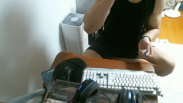 Snapshot of Stellan_0412 chatting on 02/15/26, 11:19 Stellan 0412 online show from 02/15/26, 11:19