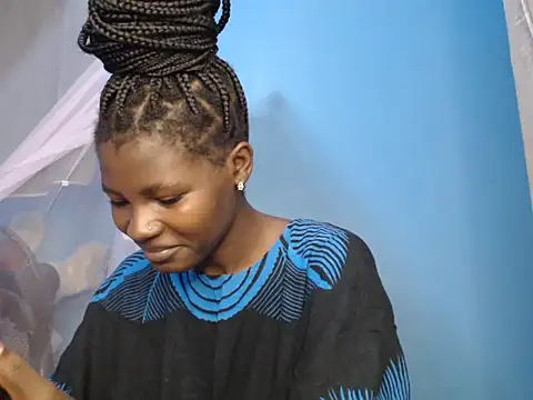 TrishaKalid online show from 11/12/25, 09:32