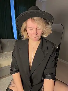 Charming Daphny online show from 02/15/26, 12:03