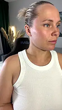 Charming Daphny online show from 07/16/26, 11:05