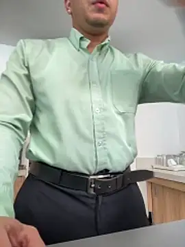 Snapshot of Juanes432 chatting on 02/17/26, 07:31 Juanes432 online show from 02/17/26, 07:31