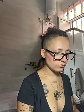 Snapshot of Hawitxui chatting on 09/13/25, 08:14 Hawitxui online show from 09/13/25, 08:14