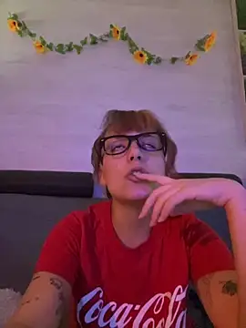 Snapshot of Hawitxui chatting on 09/15/25, 05:35 Hawitxui online show from 09/15/25, 05:35