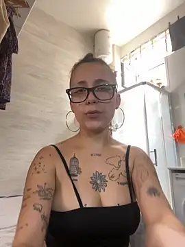 Snapshot of Hawitxui chatting on 09/16/25, 11:11 Hawitxui online show from 09/16/25, 11:11