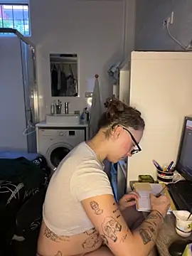 Snapshot of Hawitxui chatting on 10/18/25, 07:31 Hawitxui online show from 10/18/25, 07:31