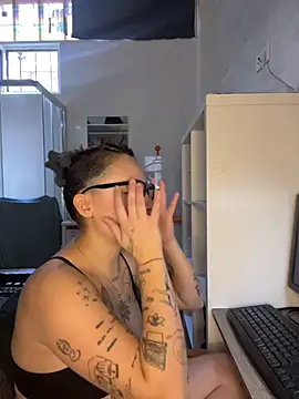 Snapshot of Hawitxui chatting on 10/26/25, 10:32 Hawitxui online show from 10/26/25, 10:32