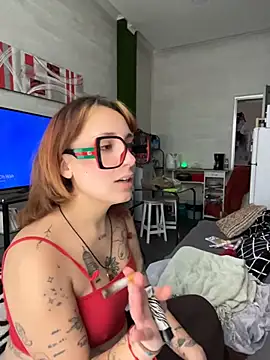 Snapshot of Hawitxui chatting on 11/22/25, 10:14 Hawitxui online show from 11/22/25, 10:14