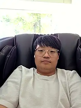 Snapshot of lolgayb chatting on 06/10/26, 05:18 lolgayb online show from 06/10/26, 05:18