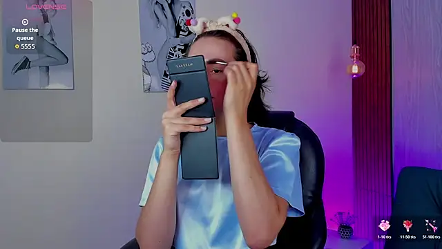 miah connor online show from 11/29/25, 07:39