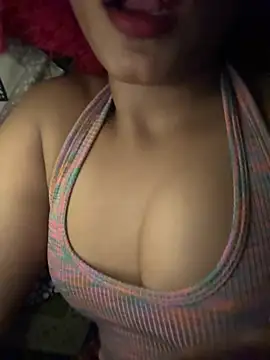 Snapshot of Hot_Goldengirl chatting on 06/15/26, 08:22 Hot Goldengirl online show from 06/15/26, 08:22