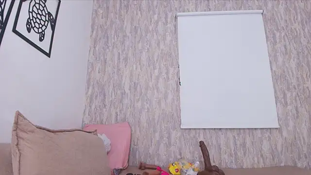 Snapshot of Brandhy_v chatting on 10/07/25, 12:24 Brandhy v online show from 10/07/25, 12:24