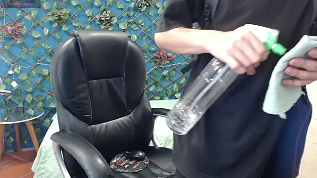 Snapshot of Waturox chatting on 02/11/25, 01:41 Waturox online show from 02/11/25, 01:41