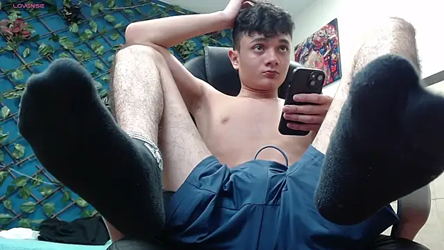 Snapshot of Waturox chatting on 03/21/25, 01:24 Waturox online show from 03/21/25, 01:24