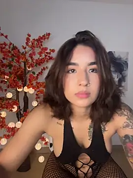 VictoriaHiill online show from 05/03/26, 06:14