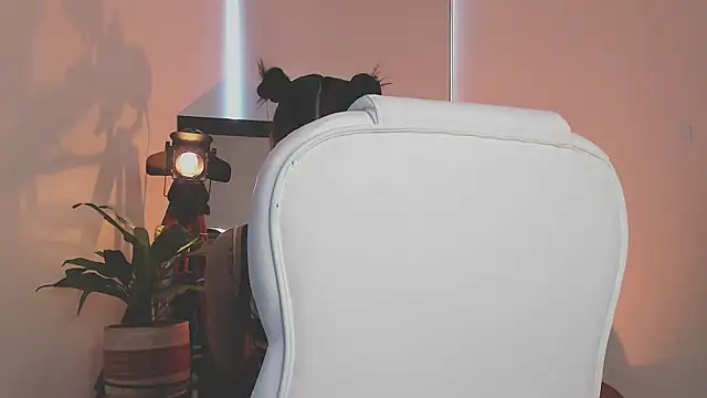 nahiapaws online show from 09/12/25, 08:53