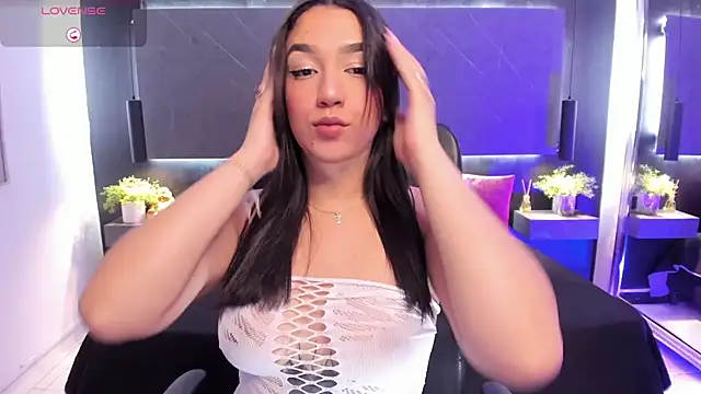 SaraaMills online show from 03/24/26, 03:44