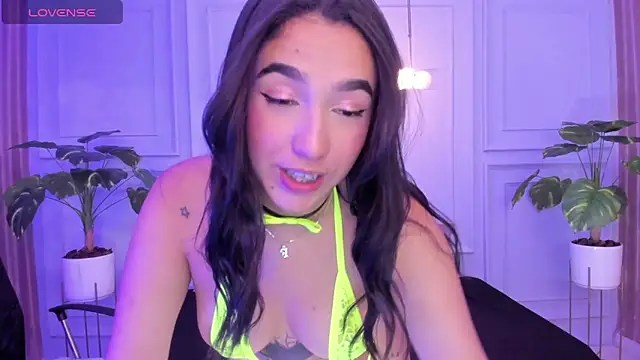 SaraaMills online show from 04/12/26, 03:33