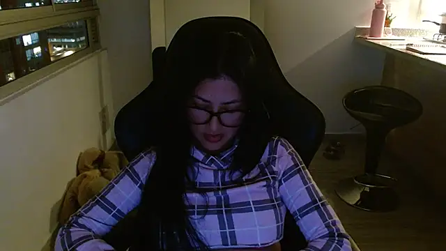 Charlotte cute18 online show from 12/05/25, 01:14