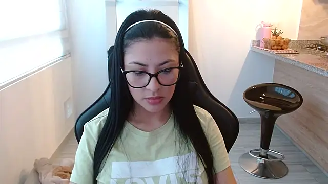 Charlotte cute18 online show from 01/15/26, 10:24