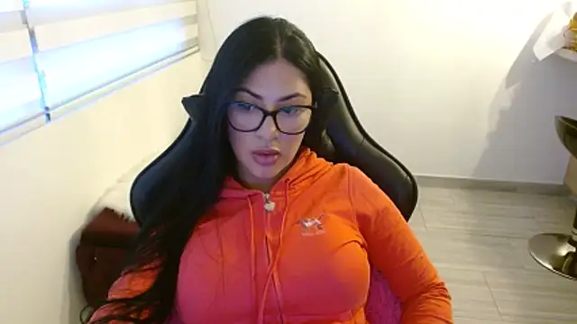 Charlotte cute18 online show from 04/12/26, 11:10