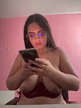 Snapshot of karol_9 chatting on 03/03/25, 10:10 karol 9 online show from 03/03/25, 10:10