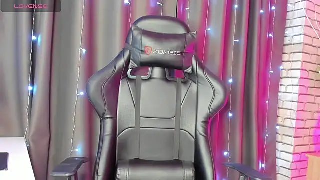 Snapshot of Stacey_Brown chatting on 12/20/24, 02:49 Stacey Brown online show from 12/20/24, 02:49