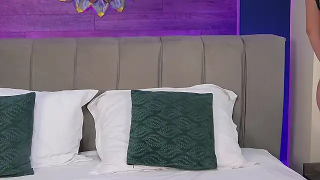 LoraDevine online show from 01/08/26, 08:33