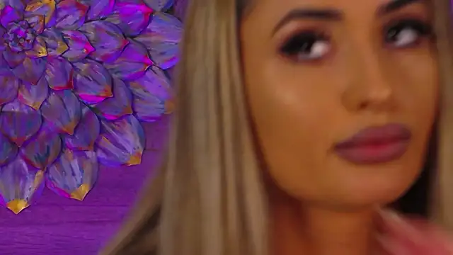 LoraDevine online show from 02/19/26, 08:27