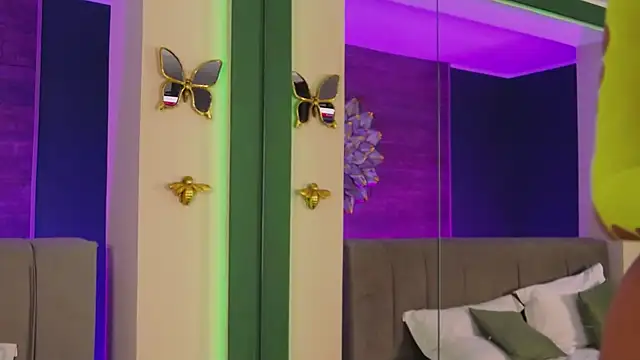 LoraDevine online show from 02/25/26, 08:07