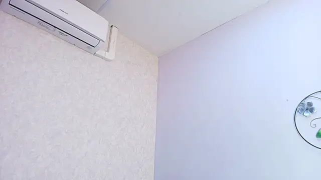 Snapshot of Chantal_taylor_ chatting on 10/15/25, 12:05 Chantal taylor online show from 10/15/25, 12:05